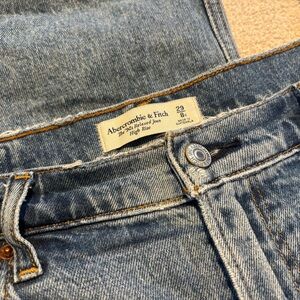 Abercrombie & Fitch ‘90s High Rise Relaxed Jean